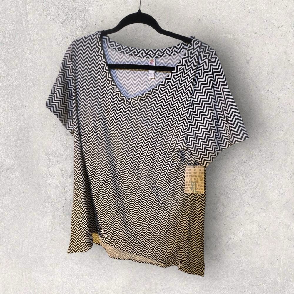 LuLaRoe Christy T - NWT- XL-Black/White Chevron Print